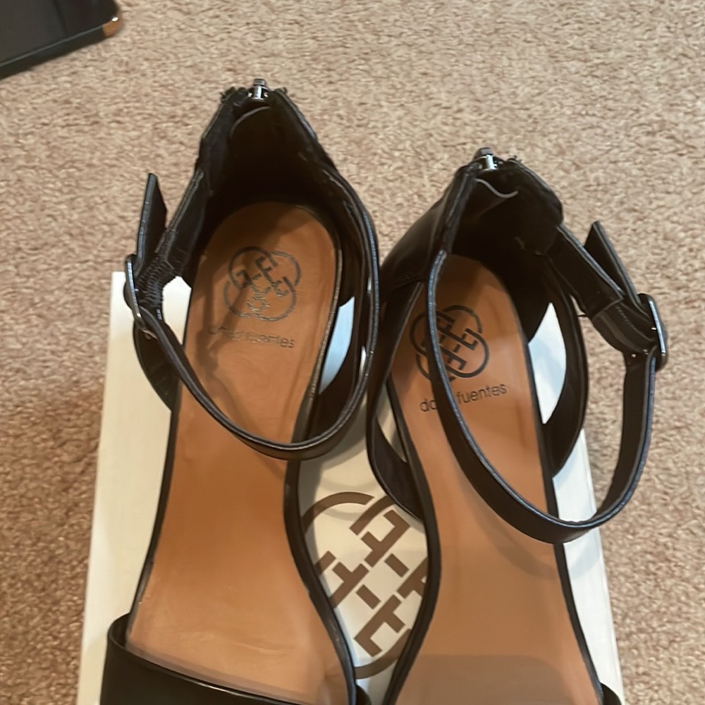 Low wedge sandals 8.5 - Picture 3 of 9